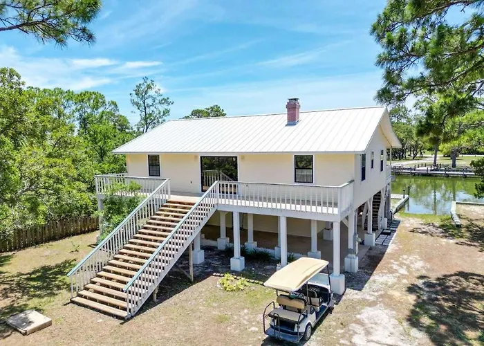 New- Canal Front 3 Bedroom Boat Dock & Launch